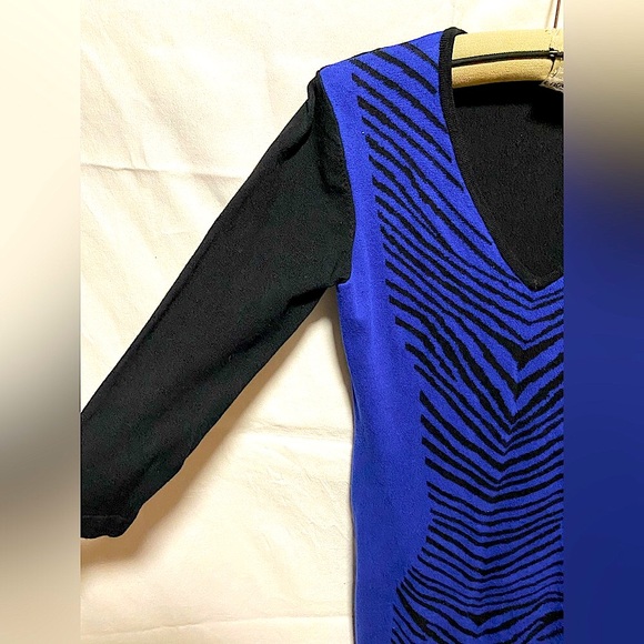 Coco and Tashi dress - Picture 3 of 10